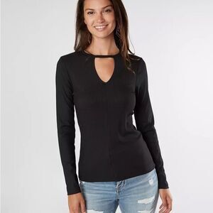 Red by BKE black ribbed top with keyhole neck, 95% polyester/5% spandex, size xl